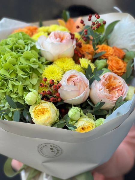 Букет (троянда Джульєтта, троянда садова, гортензія, хризантема, лілія, розенботл, хелеборус,троянда Піоні Баблз,лілія, евкаліпт, кортаделія) 1856 фото