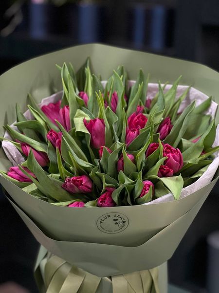 A bouquet of 35 peony-shaped tulips