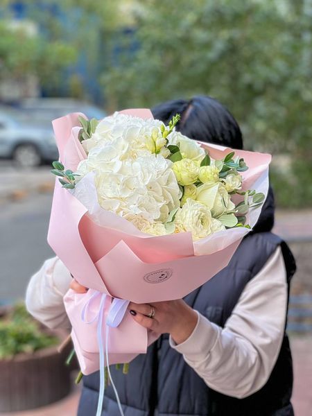 Букет (гортензія, троянди садова, троянда, фітоспорум,фрезія,ранункулюс) 1883 фото