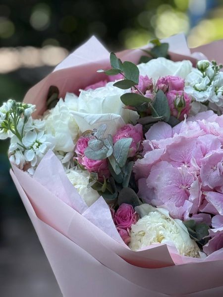 Букет (гортензія, троянда ароматна, троянда садова, півонія, матіола, евкаліпт) 3001 фото
