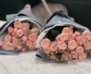 Bouquet of garden roses